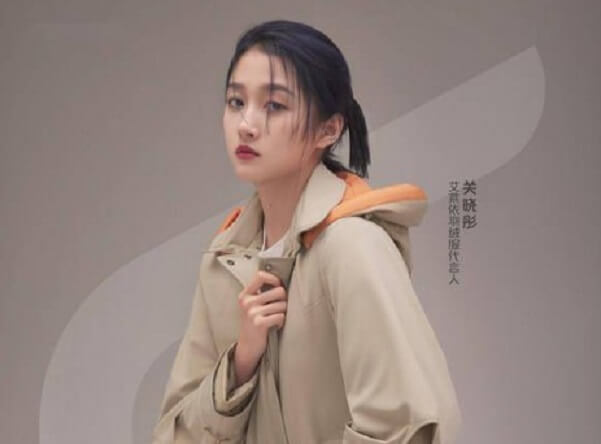 关晓彤成为艾莱依羽绒服代言人