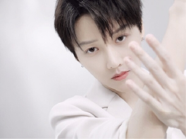刘雨昕KIMTRUE且初代言人