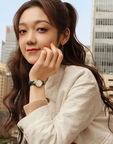 希林娜依高成为COACH腕表代言人