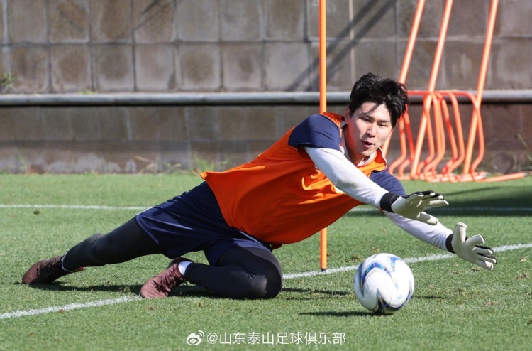 泰山队集结开启下半赛季备战,B队六将上调一线队 泰山队集结开启下半赛季备战,B队六将上调一线队