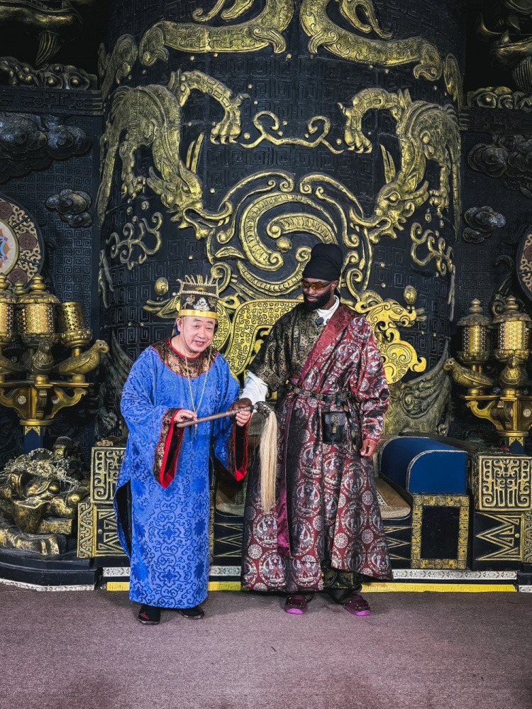 凯尔特人官方晒杰伦·布朗古装照:龙布朗 凯尔特人官方晒杰伦·布朗古装照:龙布朗