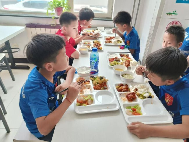 天坛杯青少年足球交流:四队混战无排名,国安梯队体验成亮点 天坛杯青少年足球交流:四队混战无排名,国安梯队体验成亮点