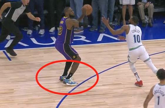 足球芯片触球技术启示:NBA出界争议或迎终结,杜兰特踩线绝杀将成历史 足球芯片触球技术启示:NBA出界争议或迎终结,杜兰特踩线绝杀将成历史