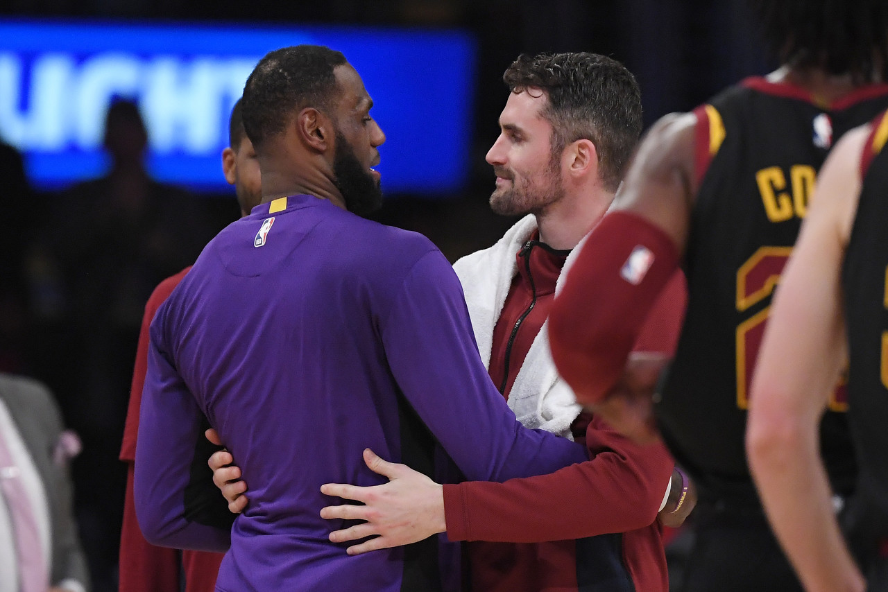 ESPN记者曝詹姆斯预计留湖人 乐福可能加盟
