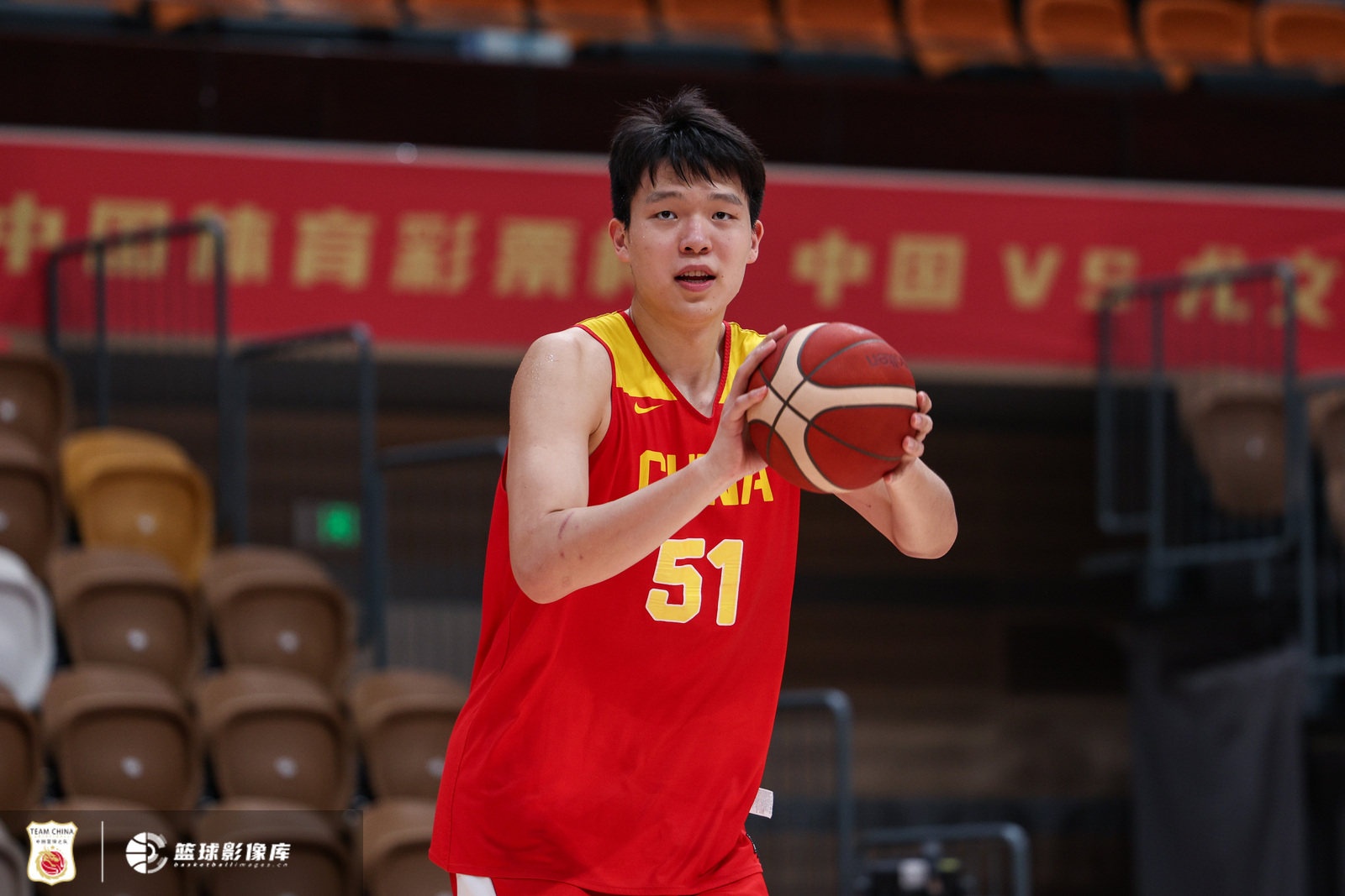 杨瀚森明战荷兰敲定 报国决心反衬NBA合同困局