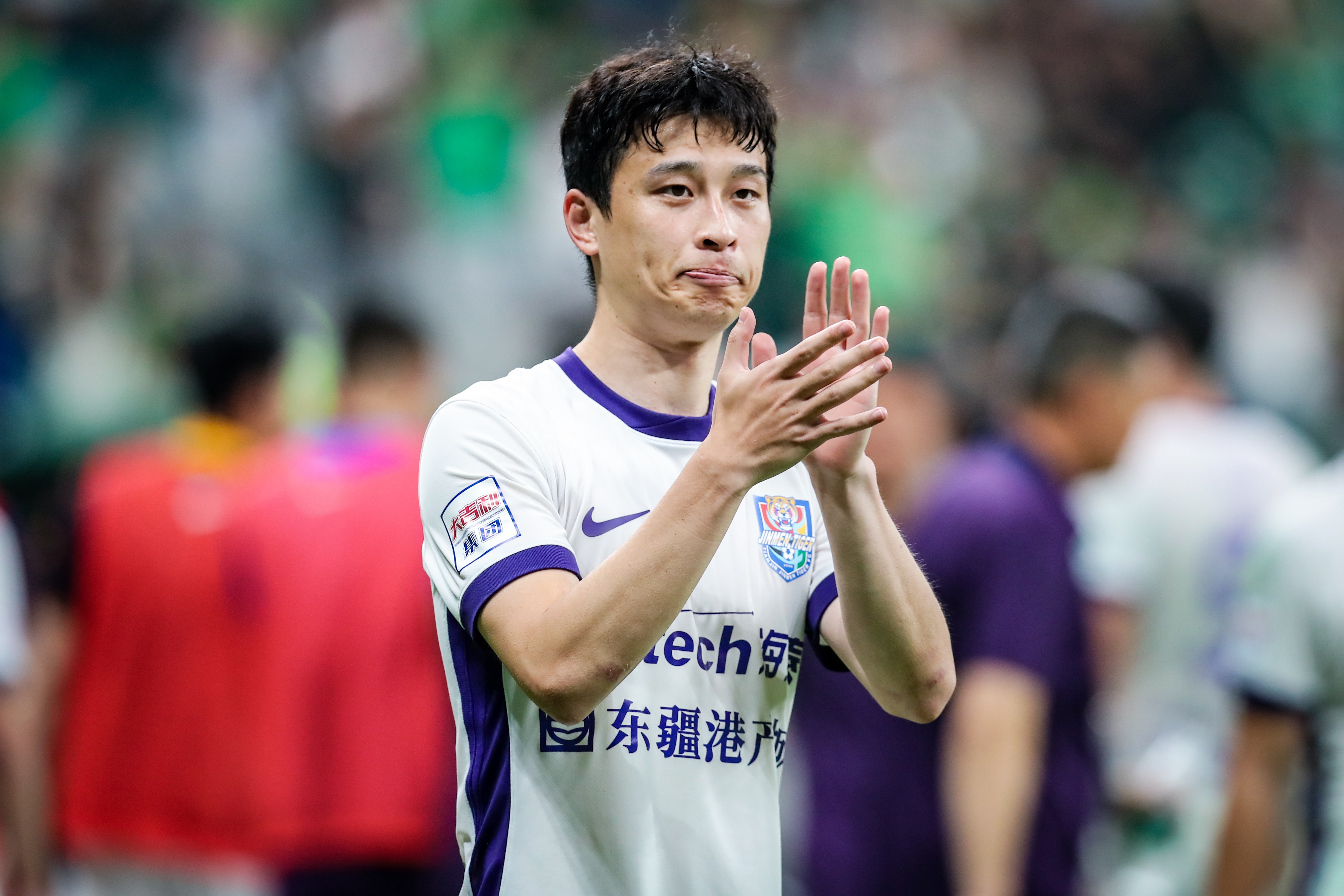 津门虎抵渝备战雨战 巴顿：世界杯只能看上午场