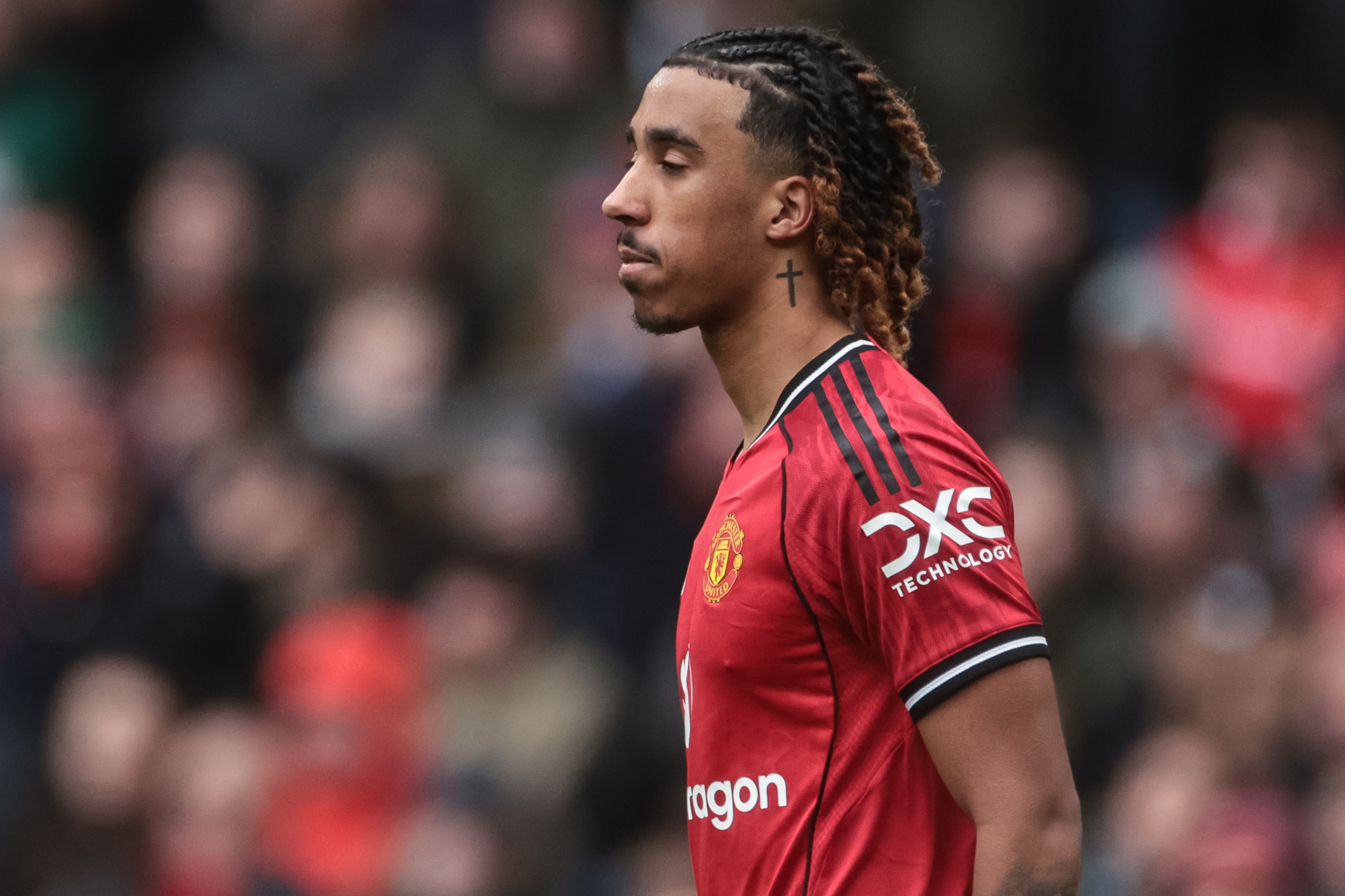 约罗两年沉浮：身体对抗短板待补，马奎尔成更衣室导师