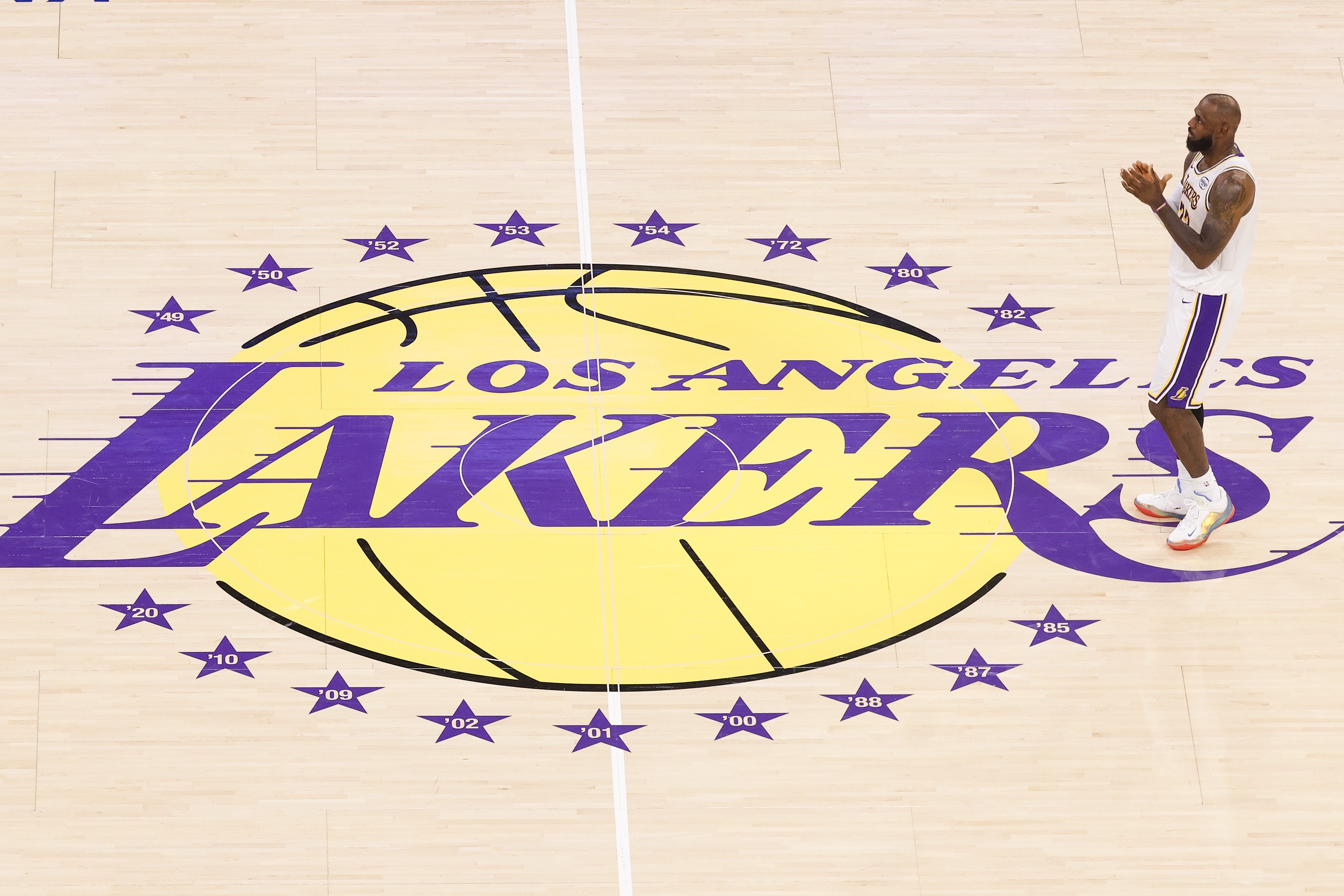 曝詹皇离队概率超留队 Klutch Sports流言指向多支下家