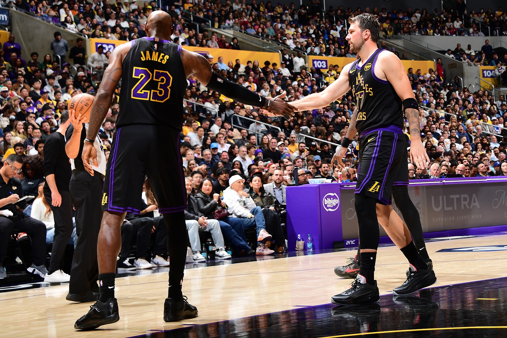 Windhorst：湖人面临双时间线难题，5000万空间需立即操作