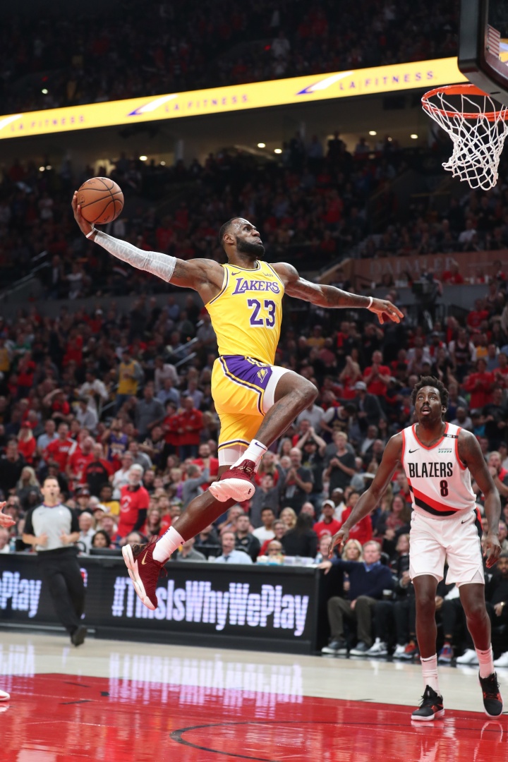 八年一冠与14亿美元身价：詹姆斯与湖人合作数据评估