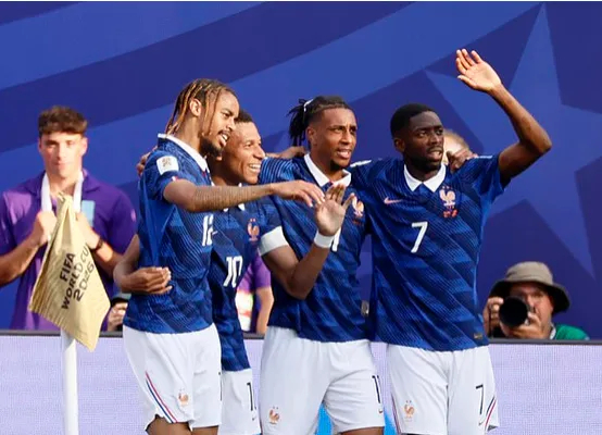 法国3-0瑞典:姆巴佩淘汰赛9球破纪录,前场四重奏令对手窒息 法国3-0瑞典:姆巴佩淘汰赛9球破纪录,前场四重奏令对手窒息