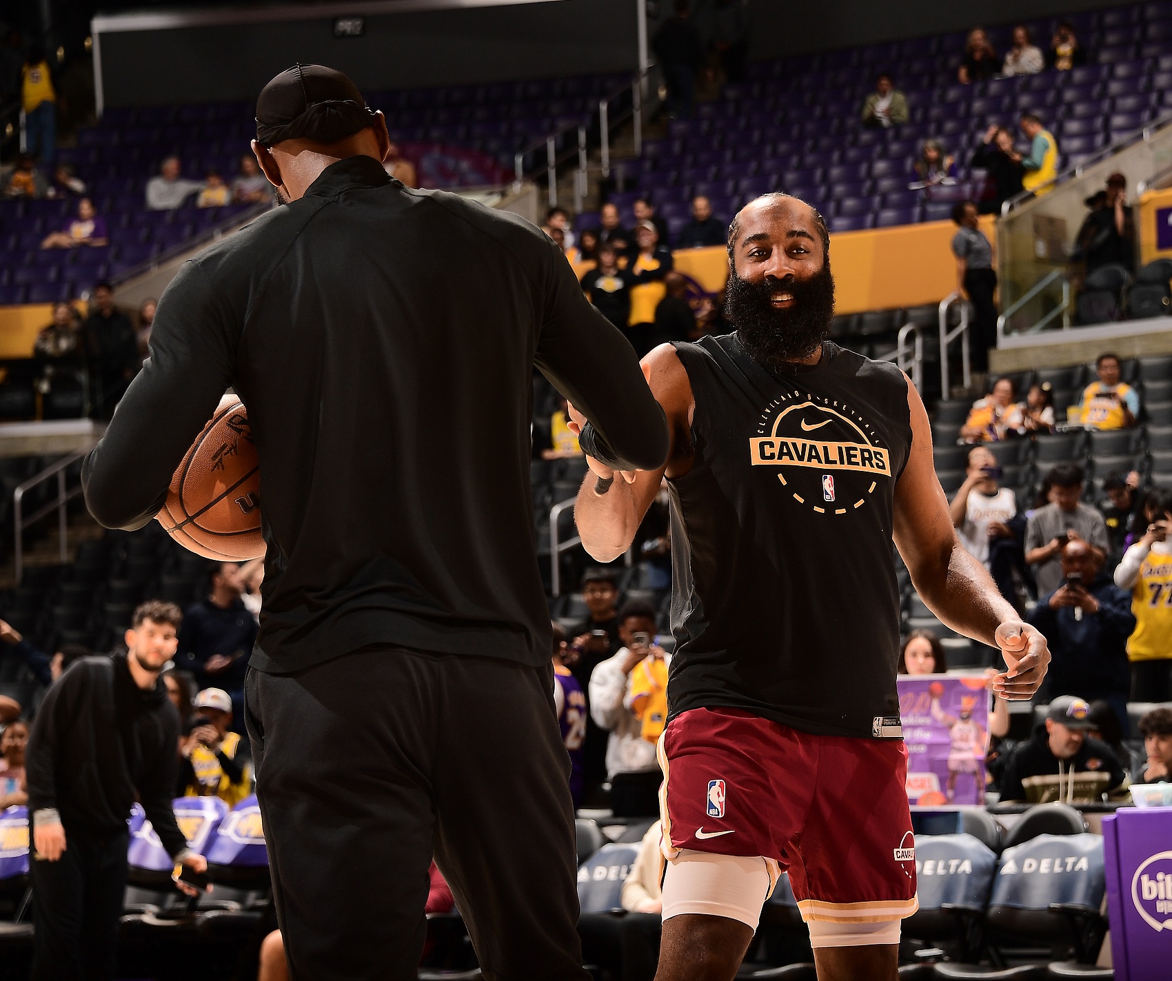 Windhorst：哈登愿拉长合同至三年 助骑士腾空间签詹姆斯