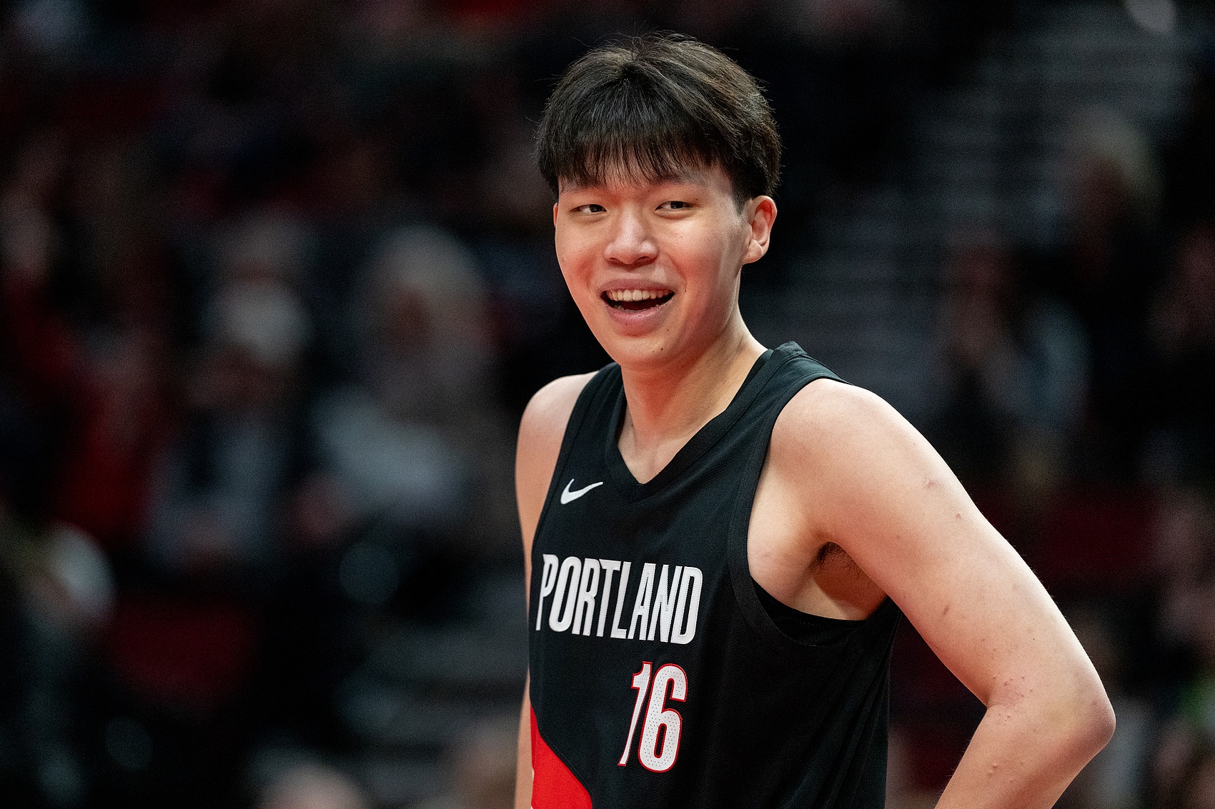 杨瀚森夏联首秀12+9+4，三分2中3，战术角色缩水