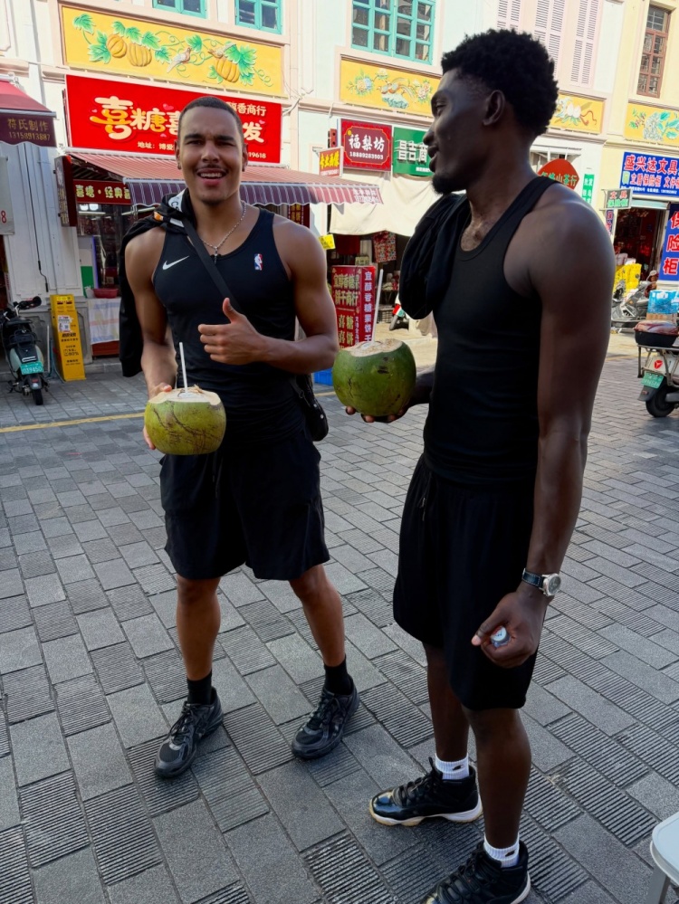 通杰晒海口定位：今晚对位崔永熙