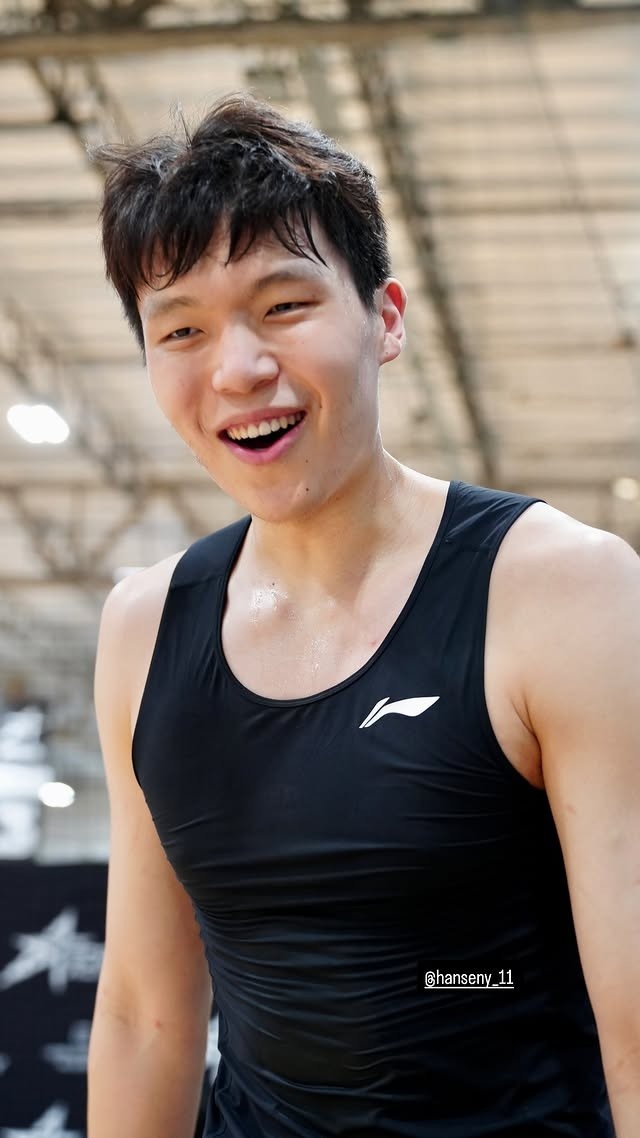 杨瀚森夏训对位科洛克 面部特写曝光状态轻松 杨瀚森夏训对位科洛克 面部特写曝光状态轻松