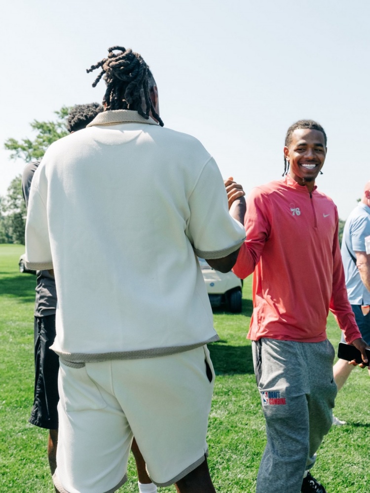 马克西基金会高尔夫赛 76人新援杰伦·布朗与波普亮相