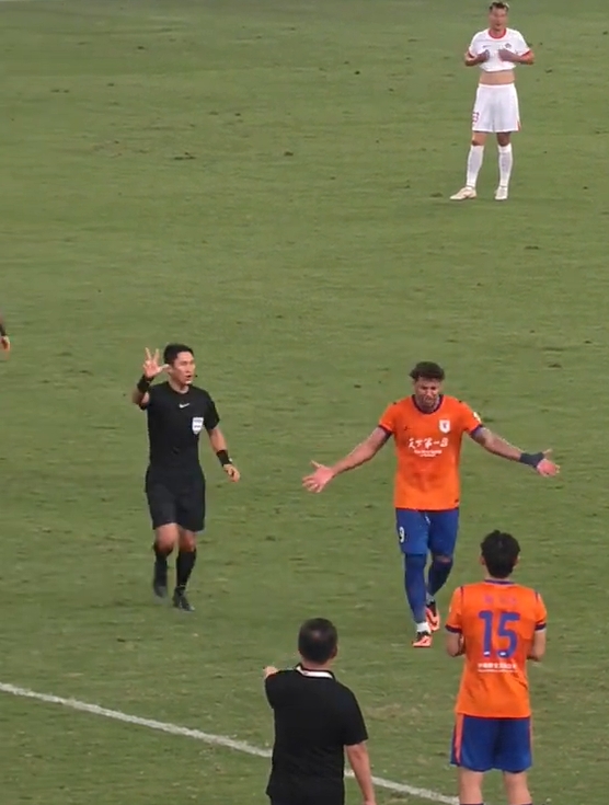 马宁补时倒计时警告克雷桑 泰山3-1青岛海牛