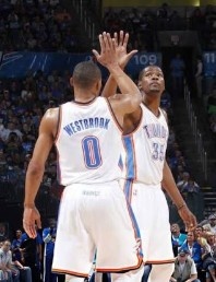 杜兰特与威少八年:从37分23篮板到3比1被翻盘 杜兰特与威少八年:从37分23篮板到3比1被翻盘