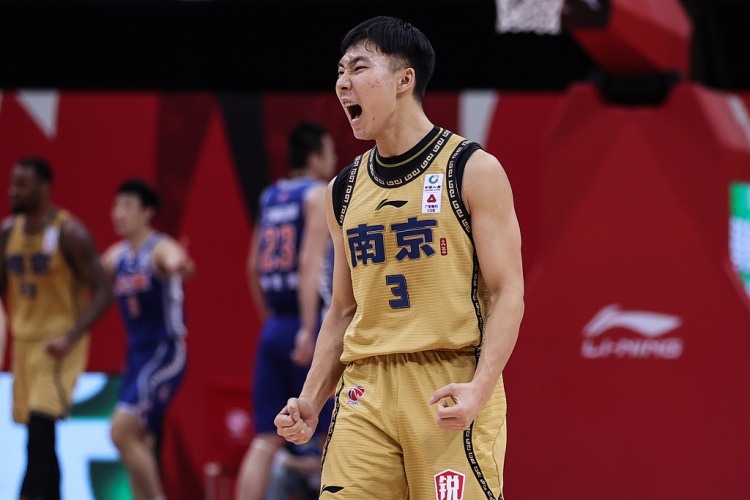 同曦旧将!媒体人:杨皓喆加盟NBL杭州经纬俱乐部