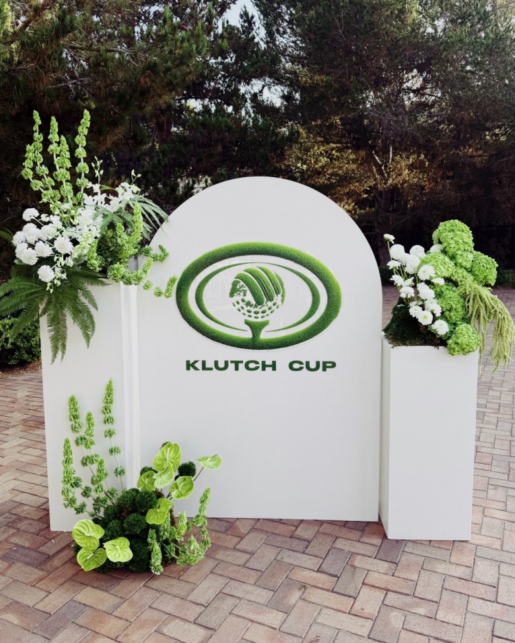 公司团建!Klutch举行高尔夫杯赛 詹姆斯浓眉追梦拉文等人大合影 公司团建!Klutch举行高尔夫杯赛 詹姆斯浓眉追梦拉文等人大合影