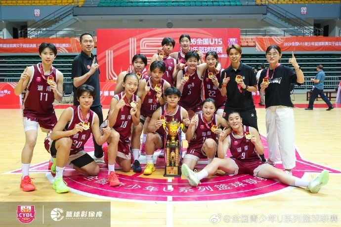 尼克斯客场战胜马刺