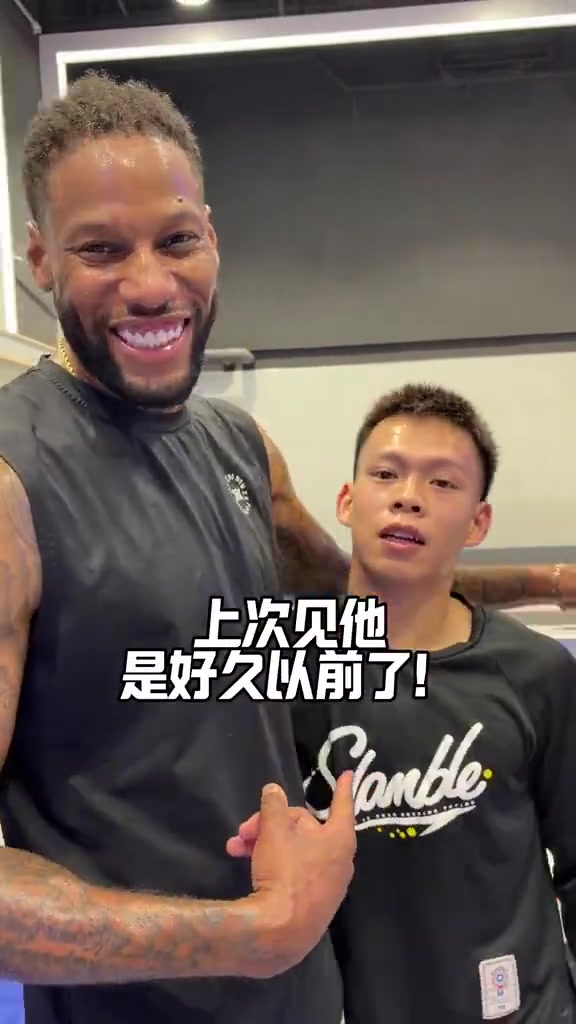 泪目!威姆斯晒与“独臂少年”组队打球视频:希望家城越来越好